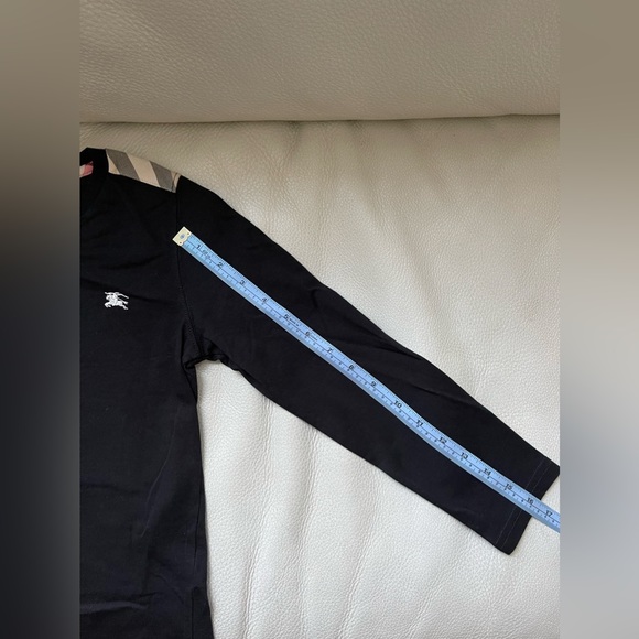 Burberry Black Long Sleeve T Shirt with Plaid Shoulder Patch (Unisex) Size 8Y - Picture 5 of 7